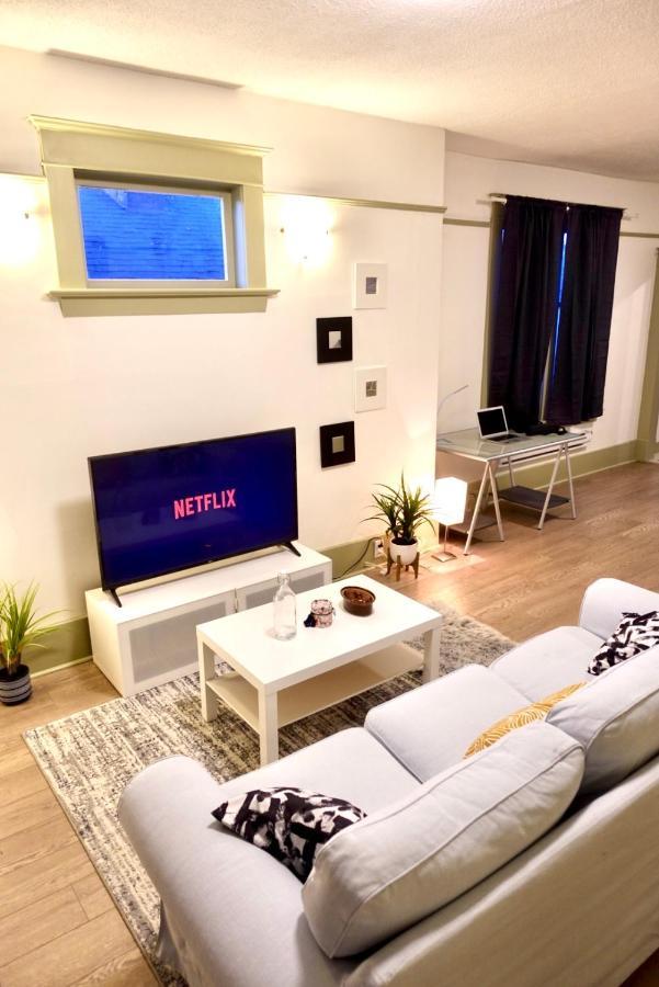 Private Room In A Shared House バンクーバー エクステリア 写真