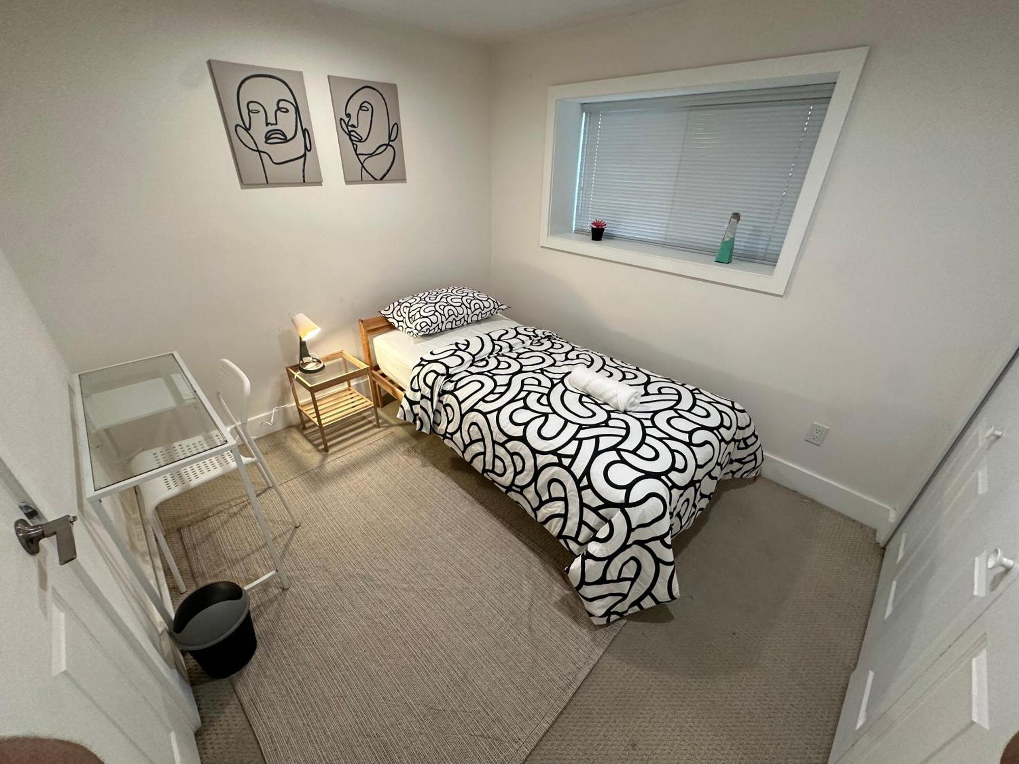 Private Room In A Shared House バンクーバー エクステリア 写真