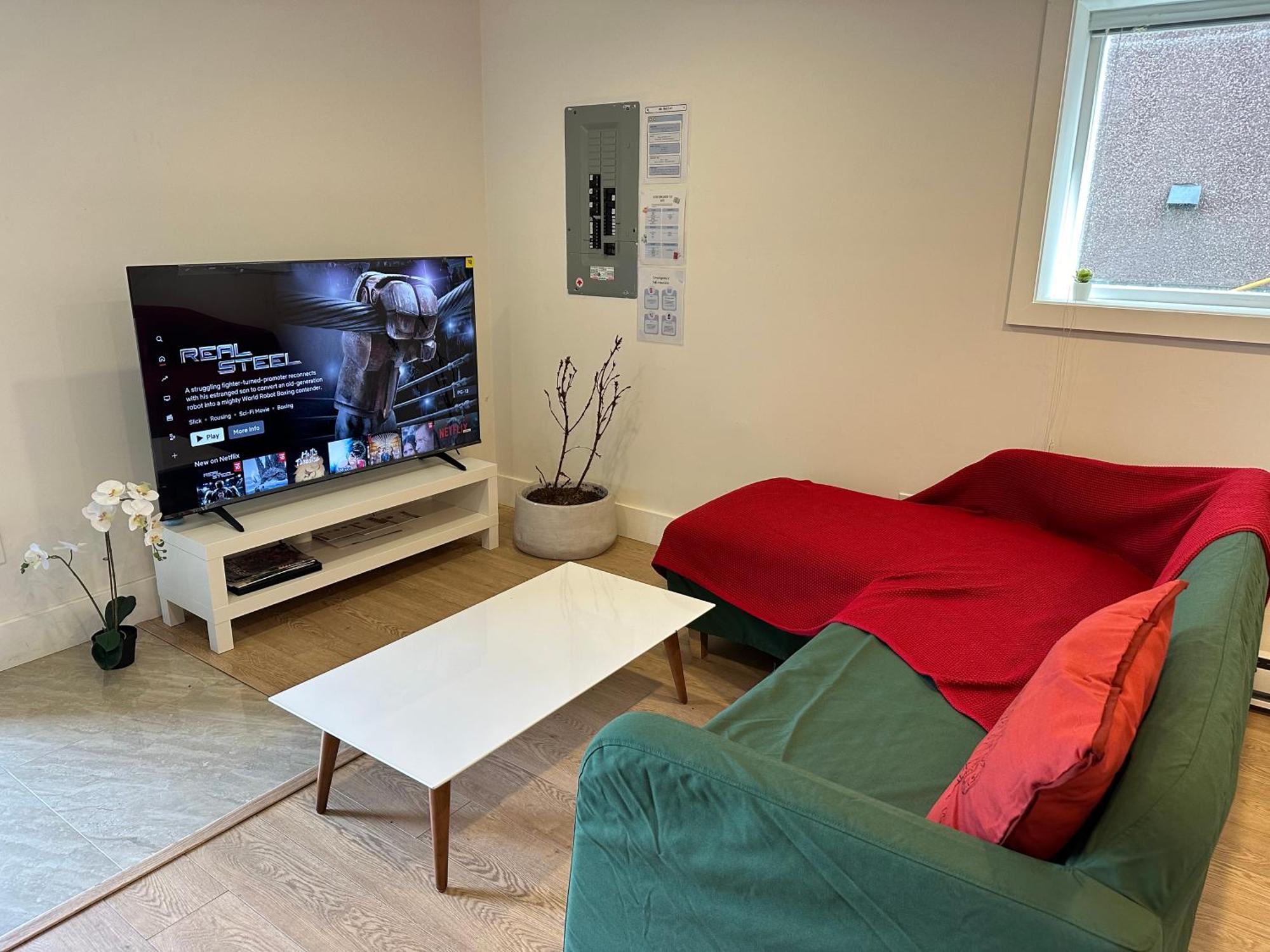 Private Room In A Shared House バンクーバー エクステリア 写真