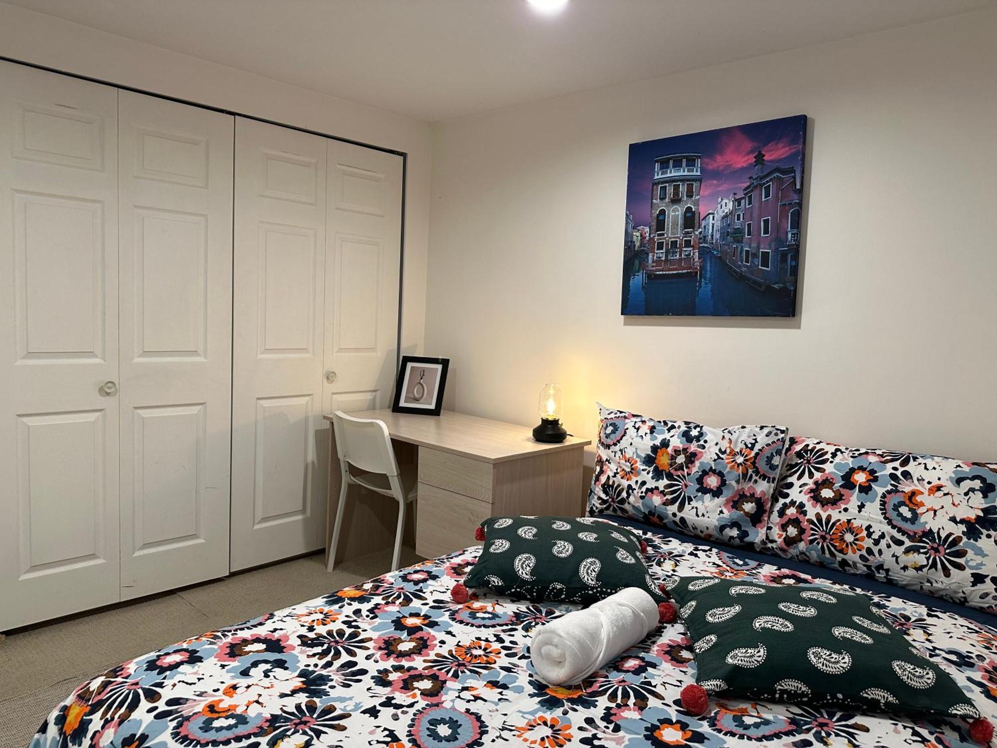 Private Room In A Shared House バンクーバー エクステリア 写真