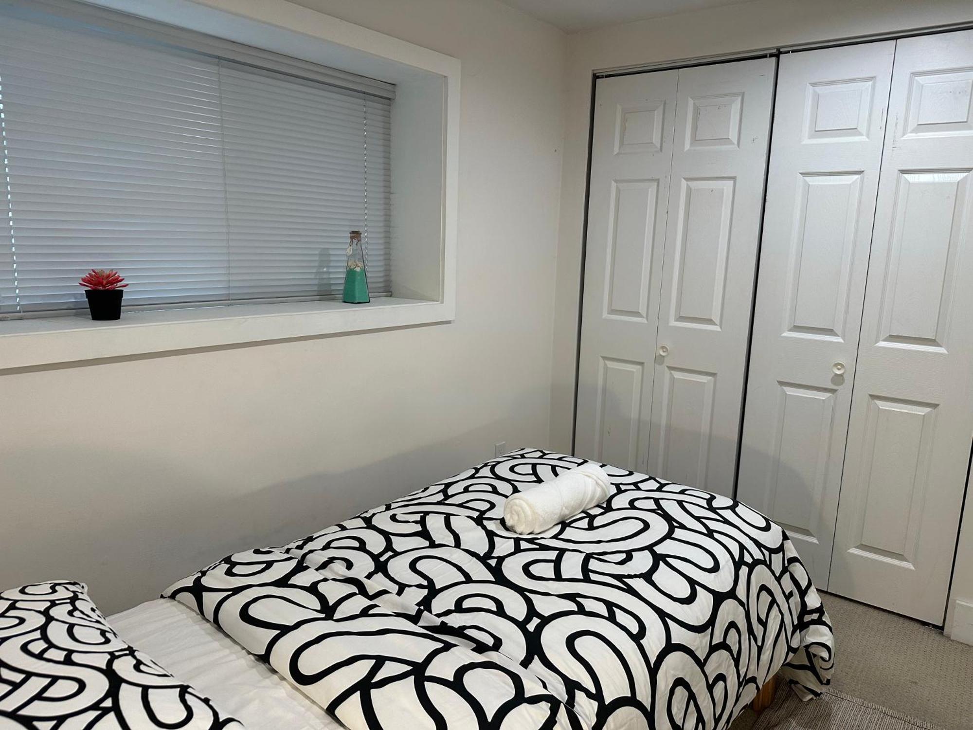 Private Room In A Shared House バンクーバー エクステリア 写真